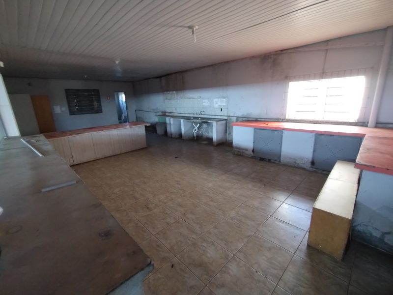 Prédio com 1 banheiro para alugar no bairro Santa Terezinha, Taquara