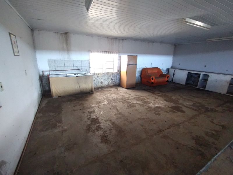 Prédio com 1 banheiro para alugar no bairro Santa Terezinha, Taquara