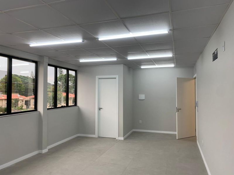 Sala com 52m² para alugar no bairro Centro, Parobe