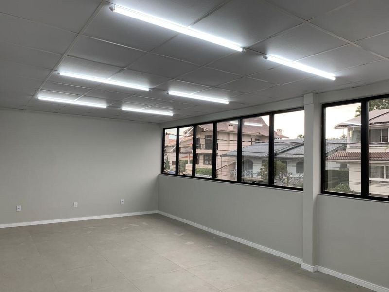 Sala com 52m² para alugar no bairro Centro, Parobe