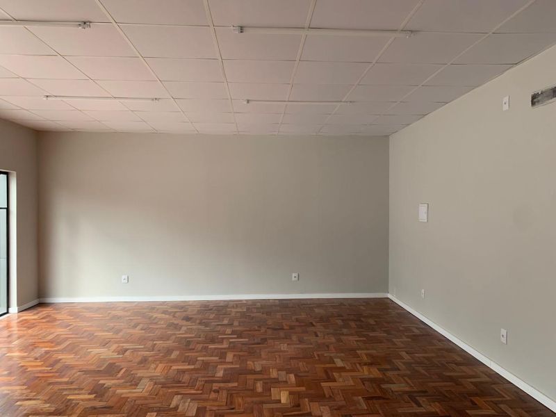 Sala com 1 banheiro e 52m² para alugar no bairro Centro, Parobe