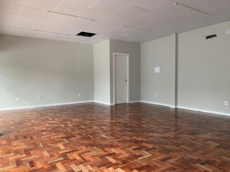 Sala com 1 banheiro e 43m² para alugar no bairro Centro, Parobe