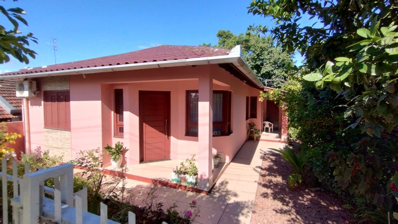Casa com 2 quartos e 1 banheiro para alugar no bairro Santa Terezinha, Taquara