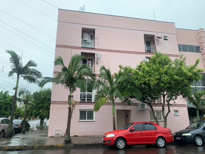 Kitnet com 1 banheiro para alugar no bairro Guaruja, Parobe