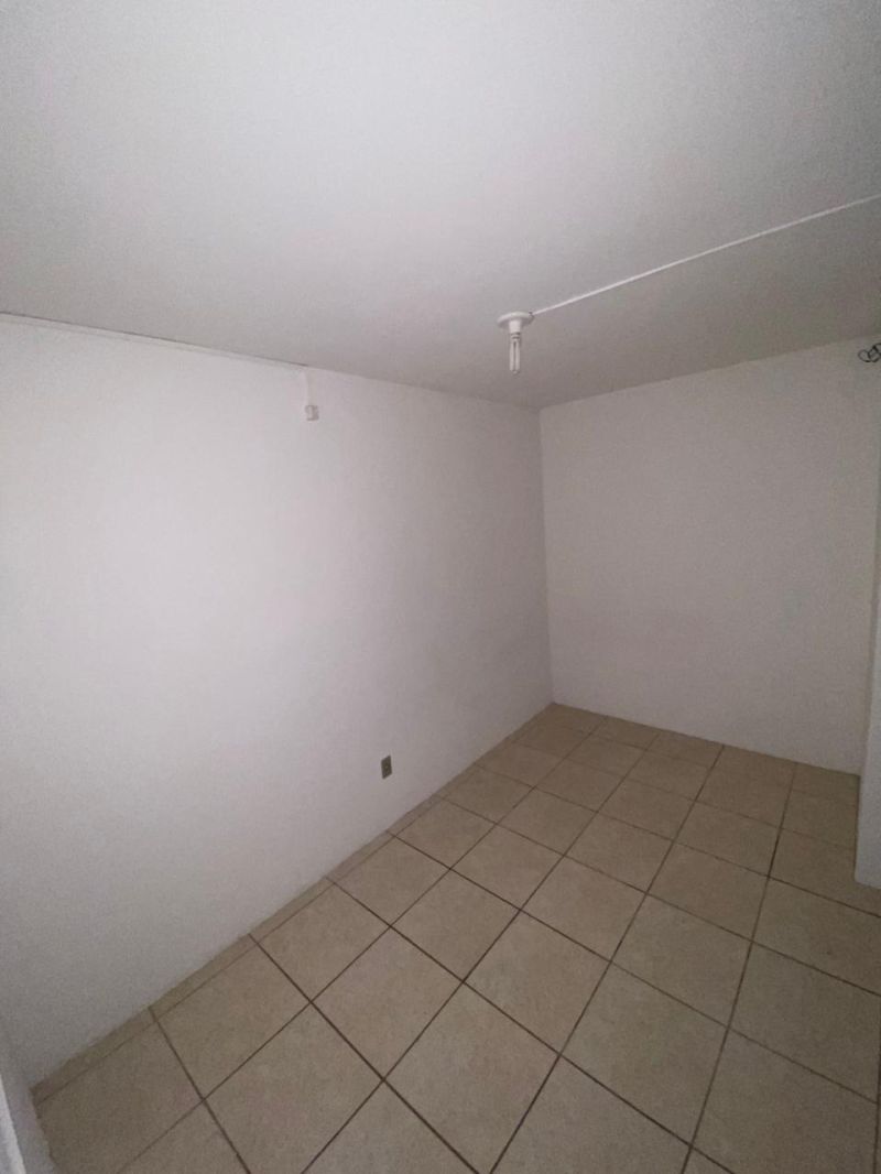 Kitnet com 1 banheiro para alugar no bairro Guaruja, Parobe