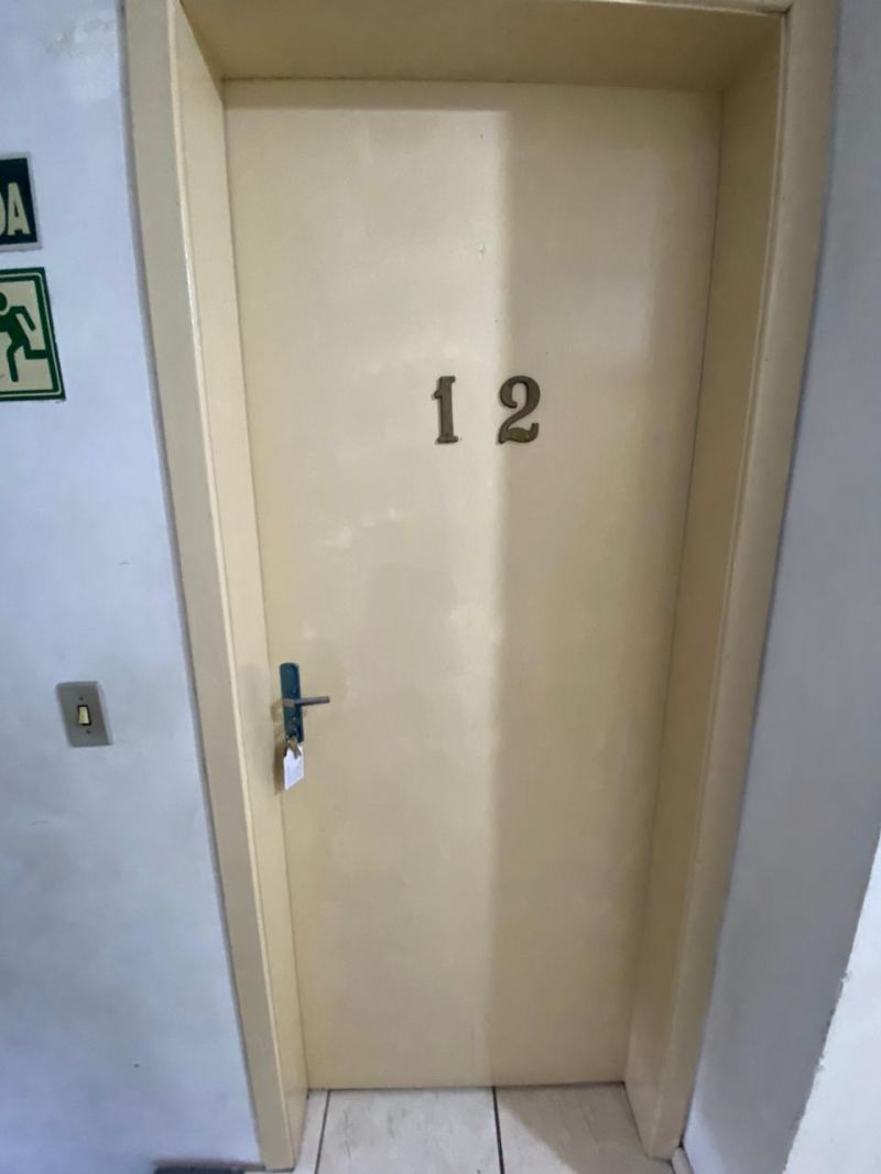 Kitnet com 1 banheiro para alugar no bairro Guaruja, Parobe