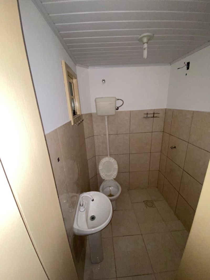 Kitnet com 1 banheiro para alugar no bairro Guaruja, Parobe