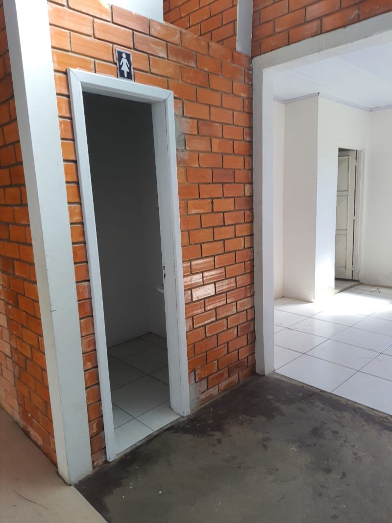 Prédio com 2 banheiros para alugar no bairro Figueira, Igrejinha