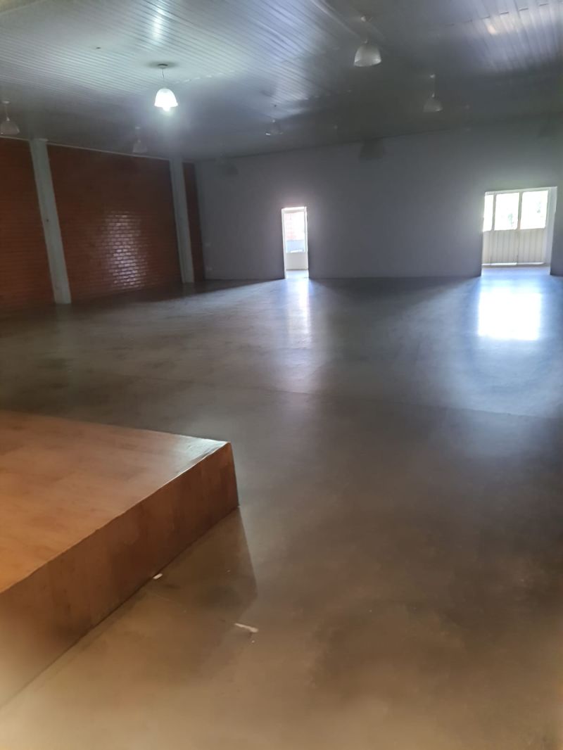 Prédio com 2 banheiros para alugar no bairro Figueira, Igrejinha