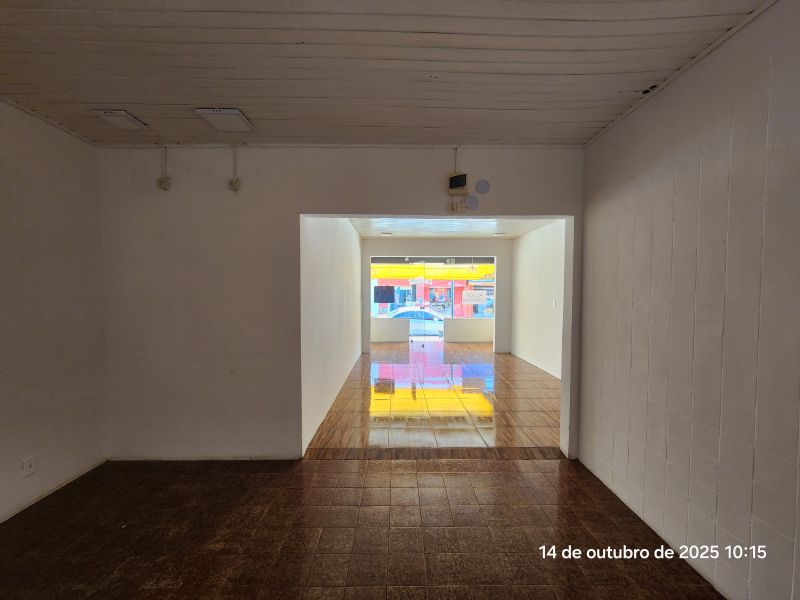 Sala com 1 banheiro para alugar no bairro Centro, Taquara