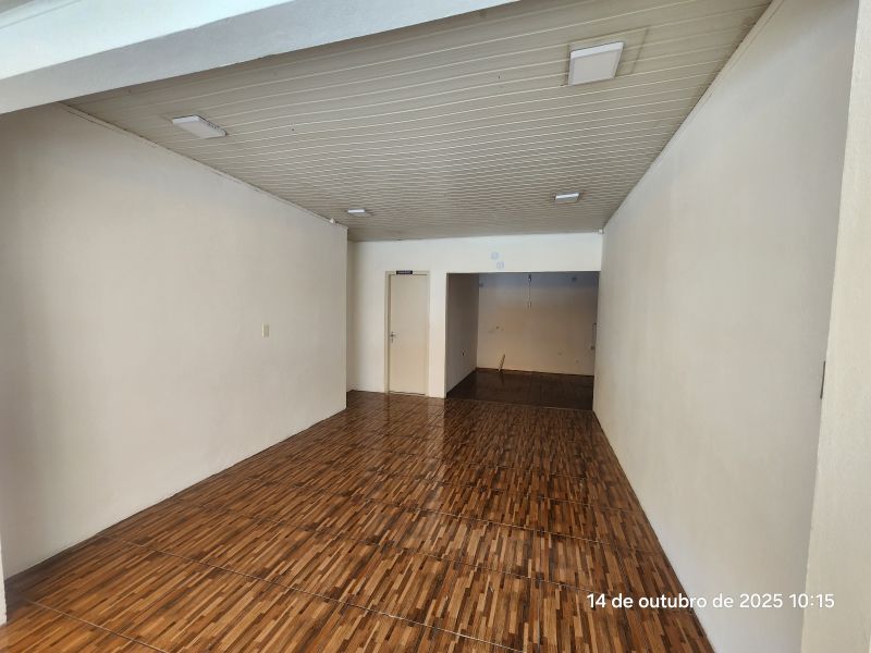 Sala com 1 banheiro para alugar no bairro Centro, Taquara