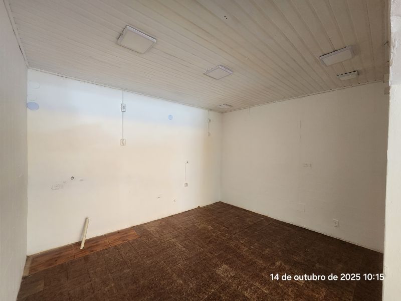 Sala com 1 banheiro para alugar no bairro Centro, Taquara