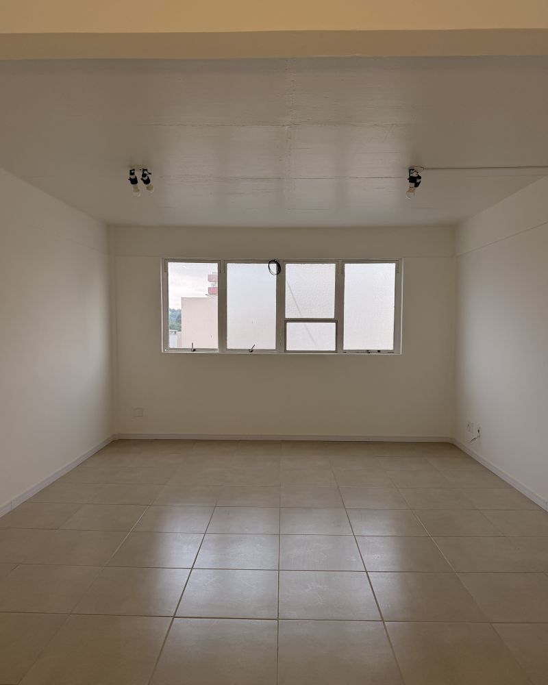 Sala com 1 banheiro para alugar no bairro Centro, Taquara
