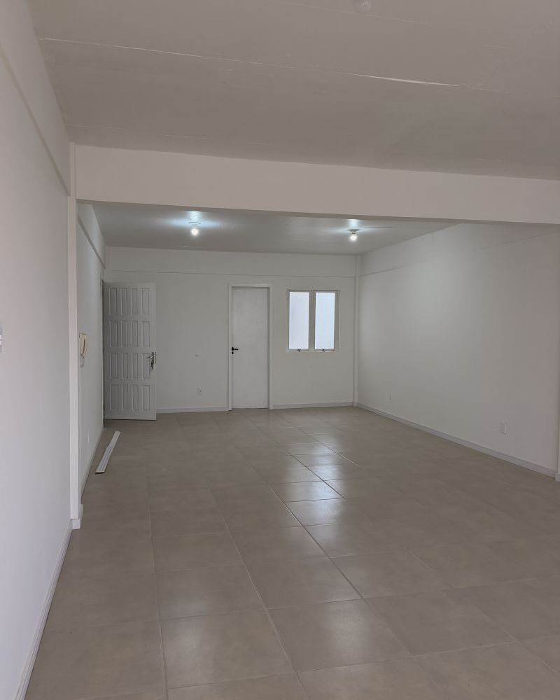 Sala com 1 banheiro para alugar no bairro Centro, Taquara