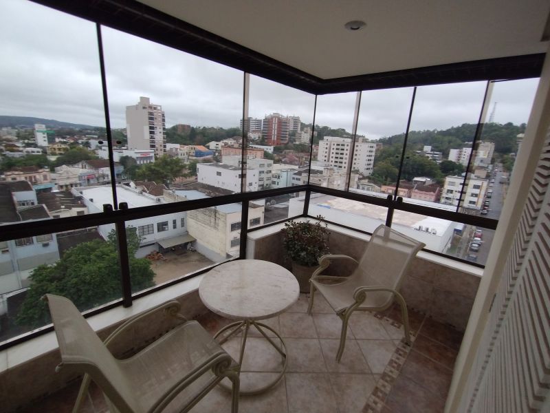 Apartamento com 3 quartos para alugar no bairro Centro, Taquara