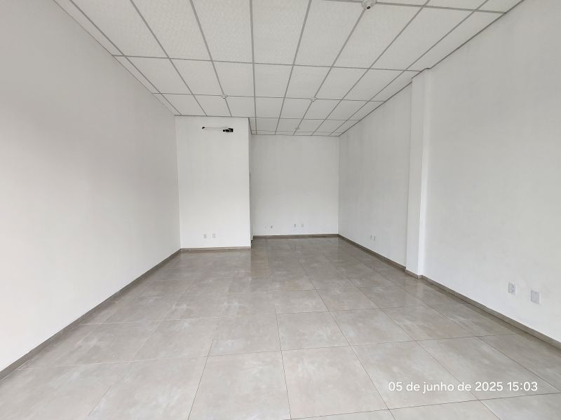 Sala com 1 banheiro para alugar no bairro Mundo Novo, Taquara