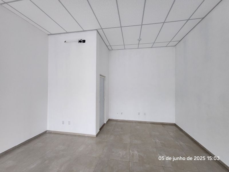 Sala com 1 banheiro para alugar no bairro Mundo Novo, Taquara