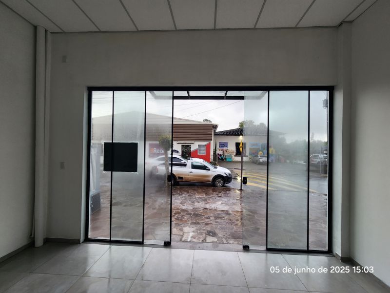 Sala com 1 banheiro para alugar no bairro Mundo Novo, Taquara