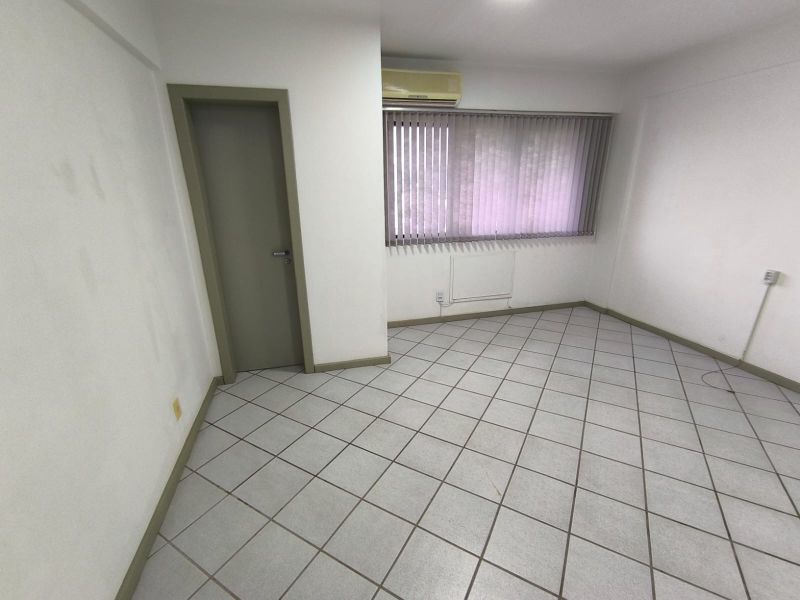 Sala com 1 banheiro para alugar no bairro Centro, Parobe
