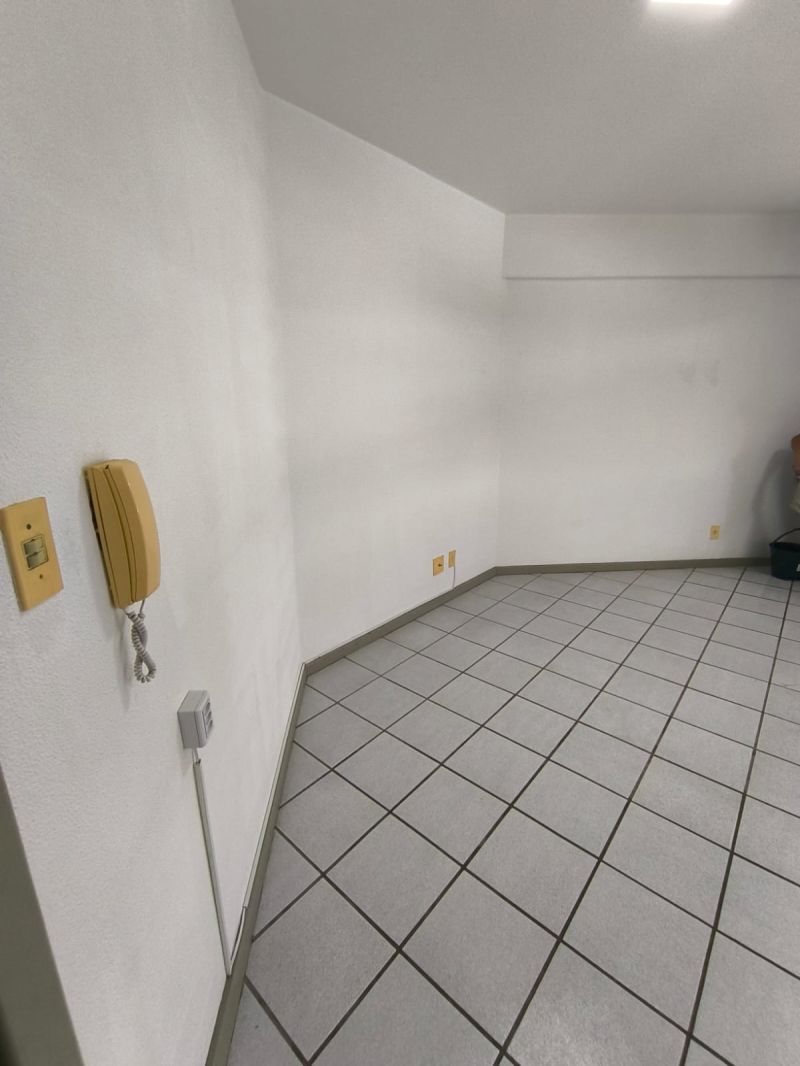 Sala com 1 banheiro para alugar no bairro Centro, Parobe
