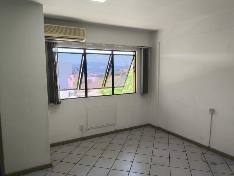 Sala com 1 banheiro para alugar no bairro Centro, Parobe