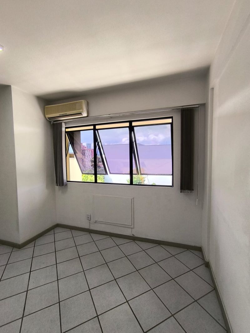 Sala com 1 banheiro para alugar no bairro Centro, Parobe
