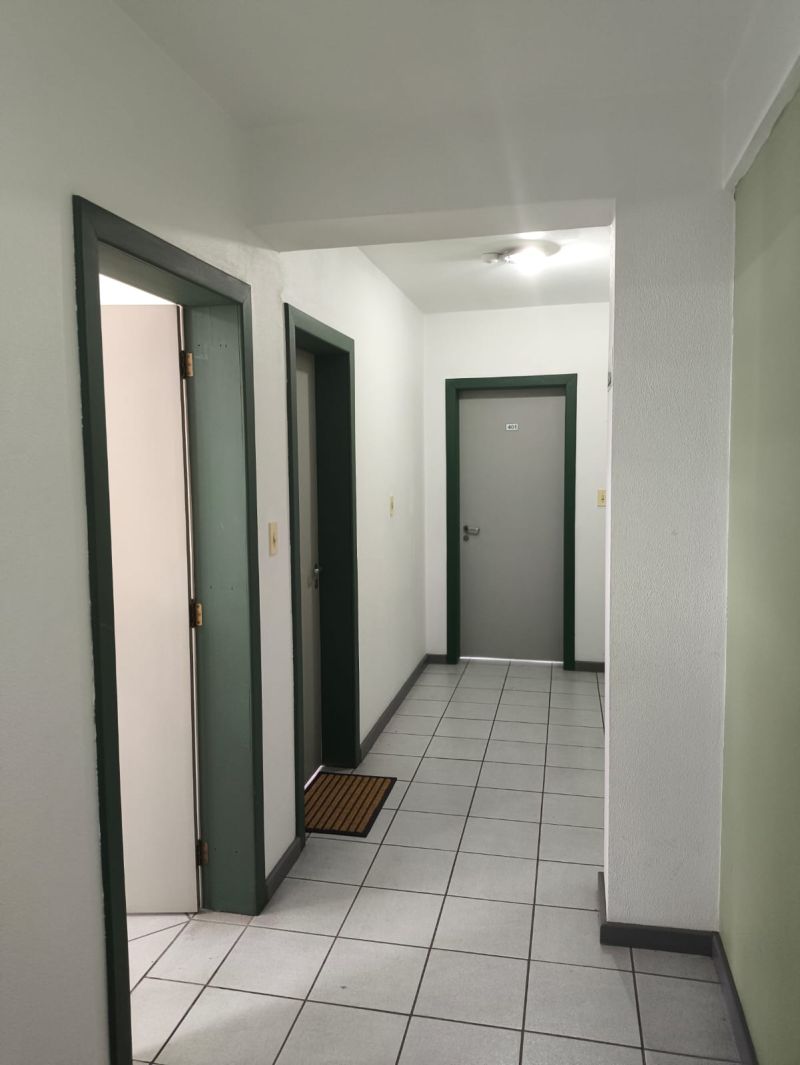 Sala com 1 banheiro para alugar no bairro Centro, Parobe