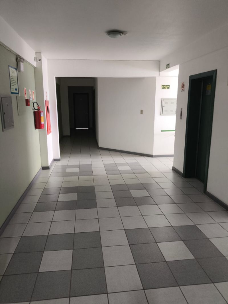 Sala com 1 banheiro para alugar no bairro Centro, Parobe
