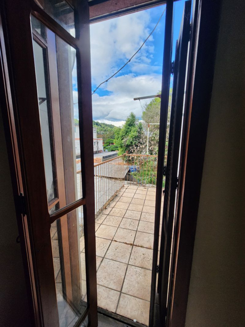 Apartamento com 2 quartos e 1 banheiro para alugar no bairro Centro, Parobe