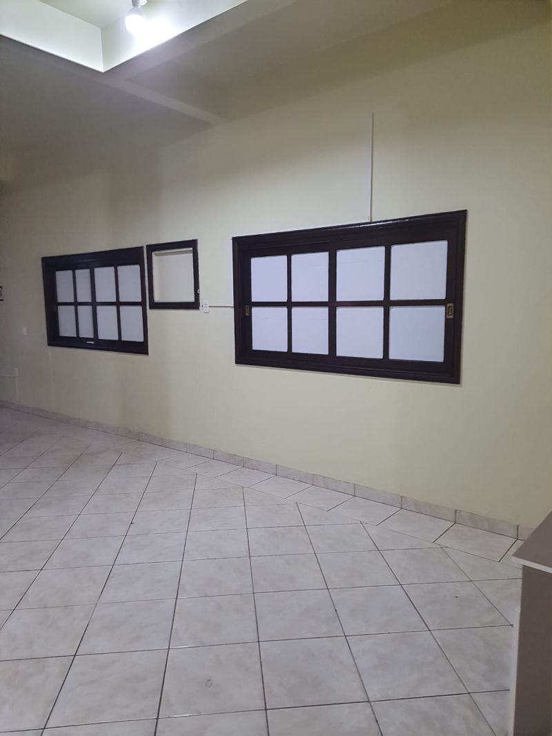 Sala com 1 banheiro para alugar no bairro Centro, Igrejinha