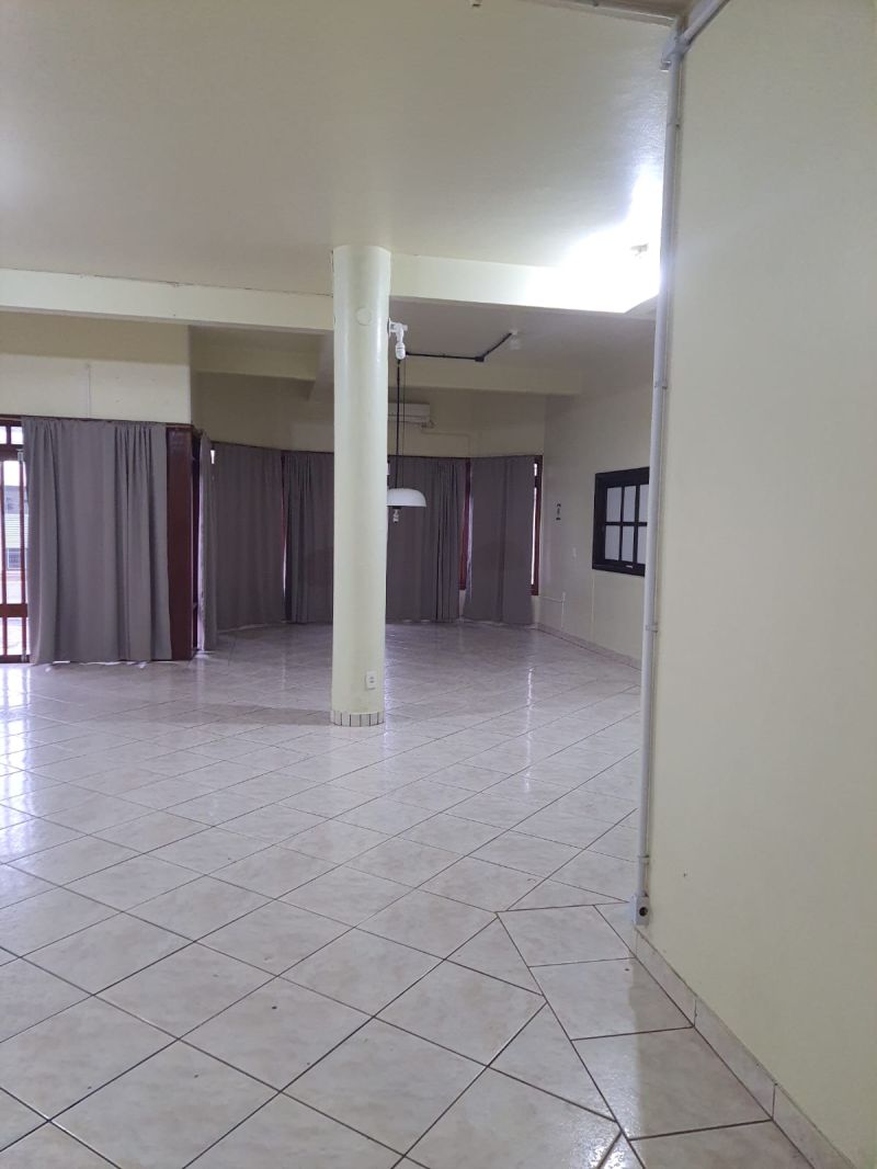 Sala com 1 banheiro para alugar no bairro Centro, Igrejinha