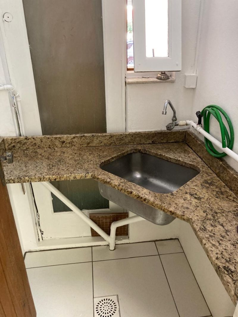 Sala com 1 banheiro para alugar no bairro Centro, Taquara