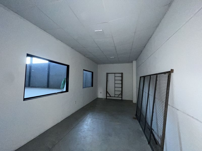 Prédio com 2 banheiros para alugar no bairro Eldorado, Taquara