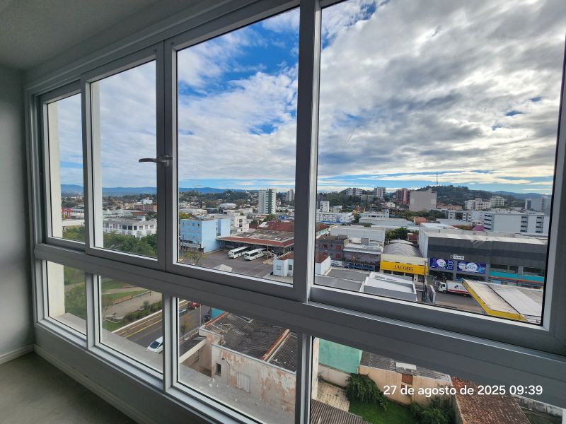 Apartamento com 2 quartos e 1 banheiro para alugar no bairro Centro, Taquara
