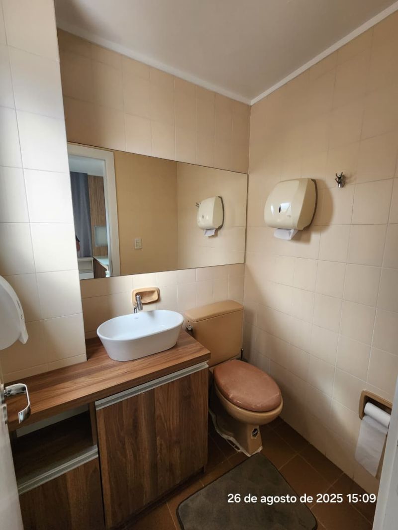 Sala com 1 banheiro para alugar no bairro Centro, Taquara