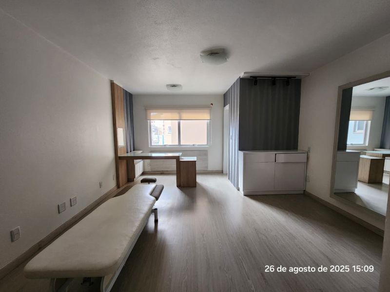 Sala com 1 banheiro para alugar no bairro Centro, Taquara