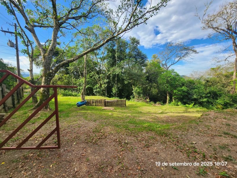 Casa com 2 quartos e 1 banheiro para alugar no bairro Pega Fogo Alto, Taquara