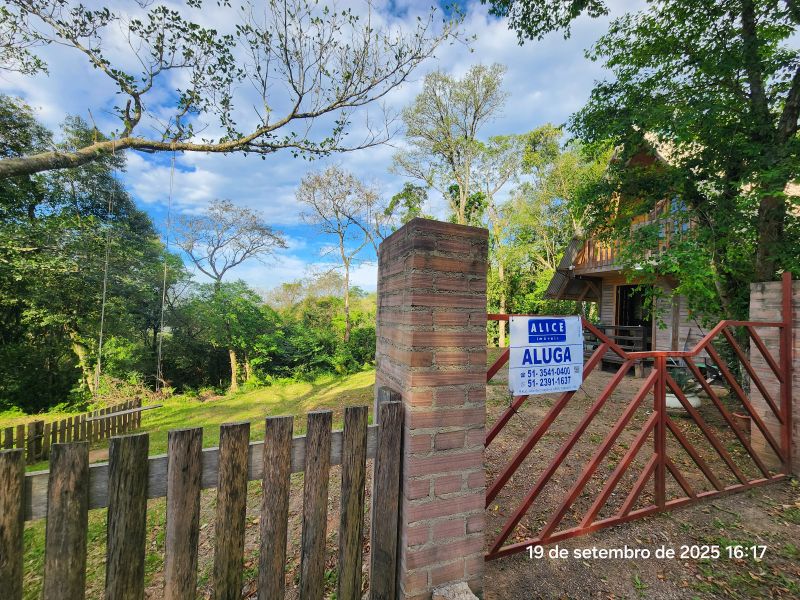 Casa com 2 quartos e 1 banheiro para alugar no bairro Pega Fogo Alto, Taquara