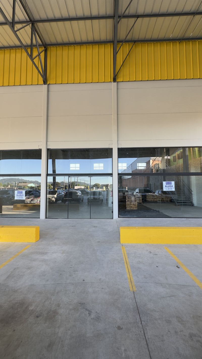 Sala com 2 banheiros para alugar no bairro Vila Nova, Parobe