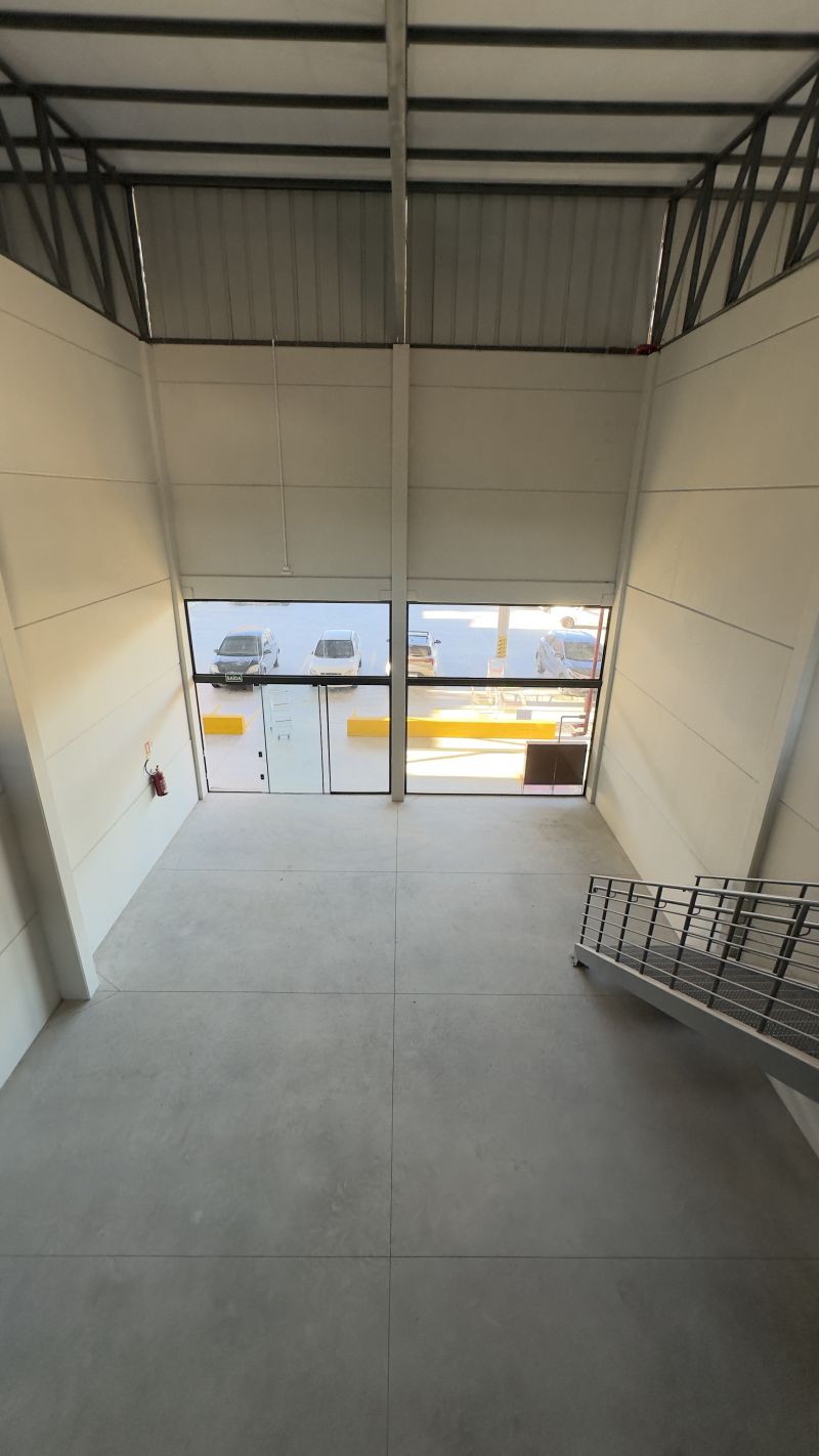 Sala com 2 banheiros para alugar no bairro Vila Nova, Parobe