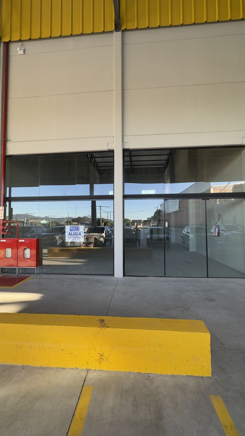 Sala com 2 banheiros para alugar no bairro Vila Nova, Parobe