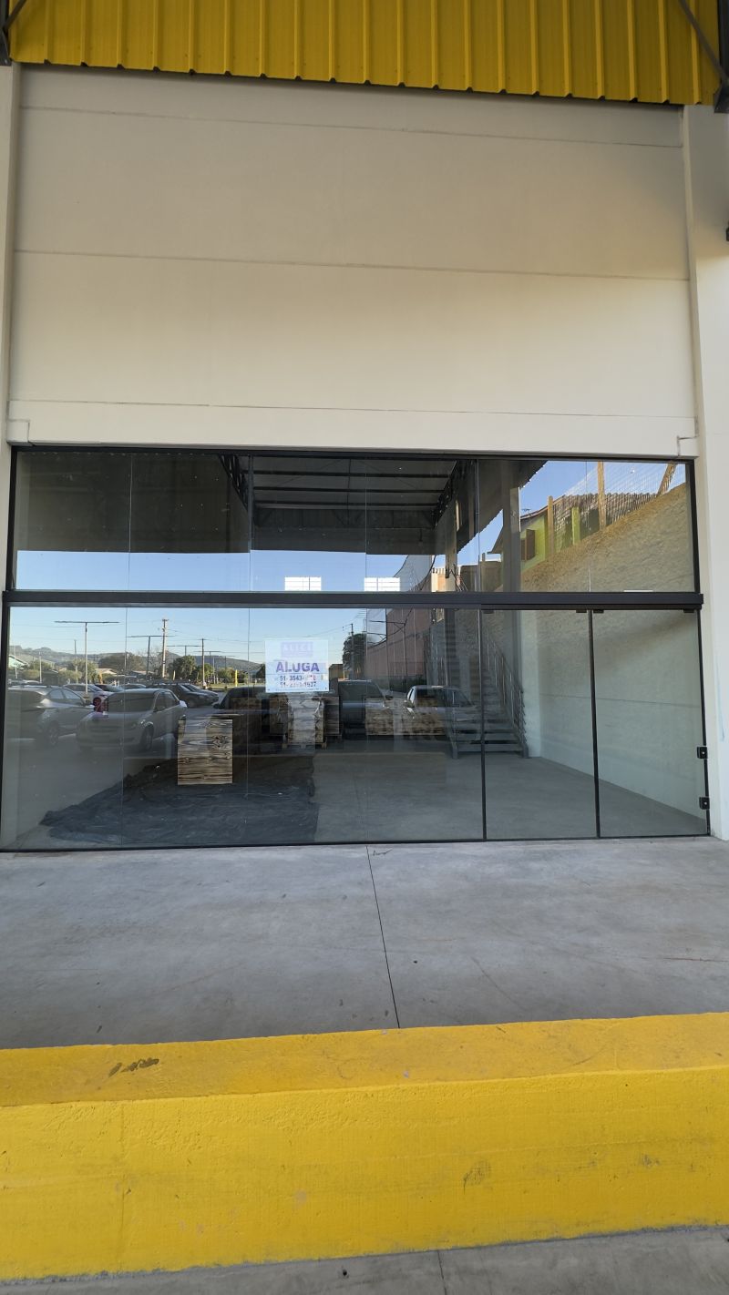 Sala com 2 banheiros para alugar no bairro Vila Nova, Parobe
