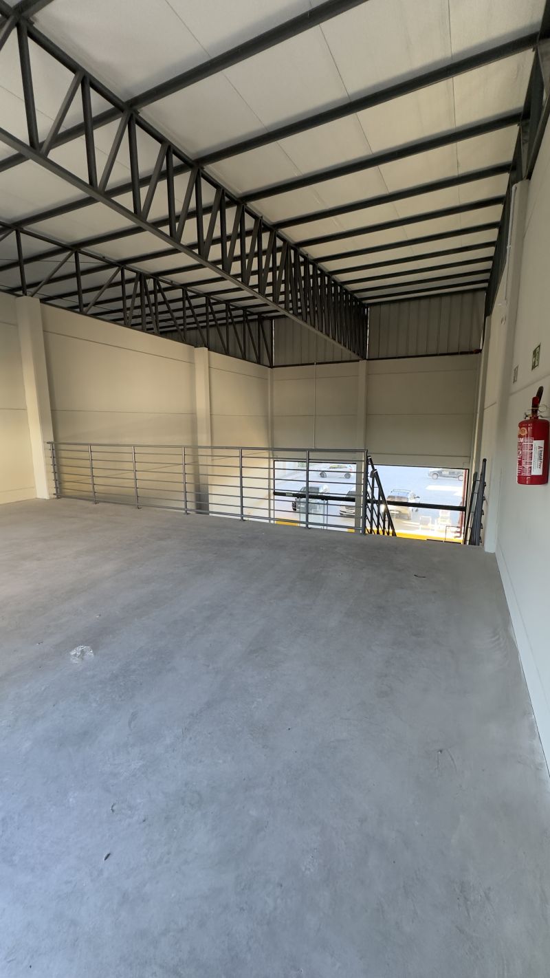 Sala com 2 banheiros para alugar no bairro Vila Nova, Parobe