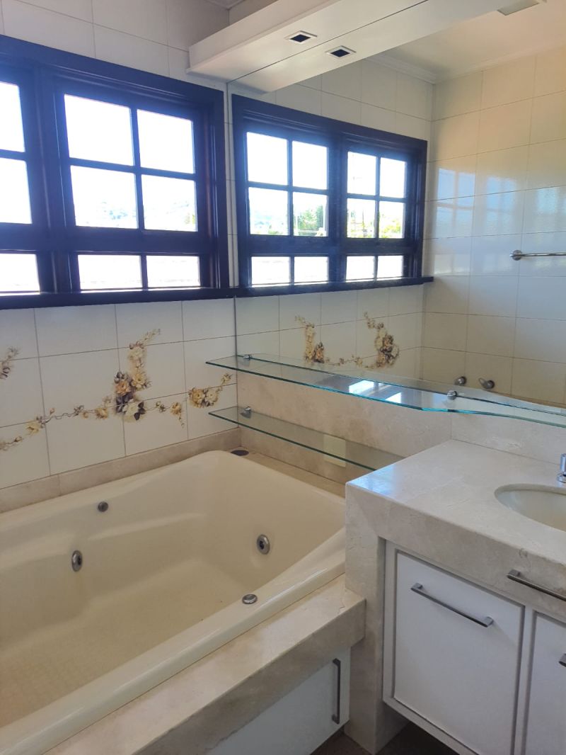Apartamento com 3 quartos e 2 banheiros para alugar no bairro Centro, Igrejinha