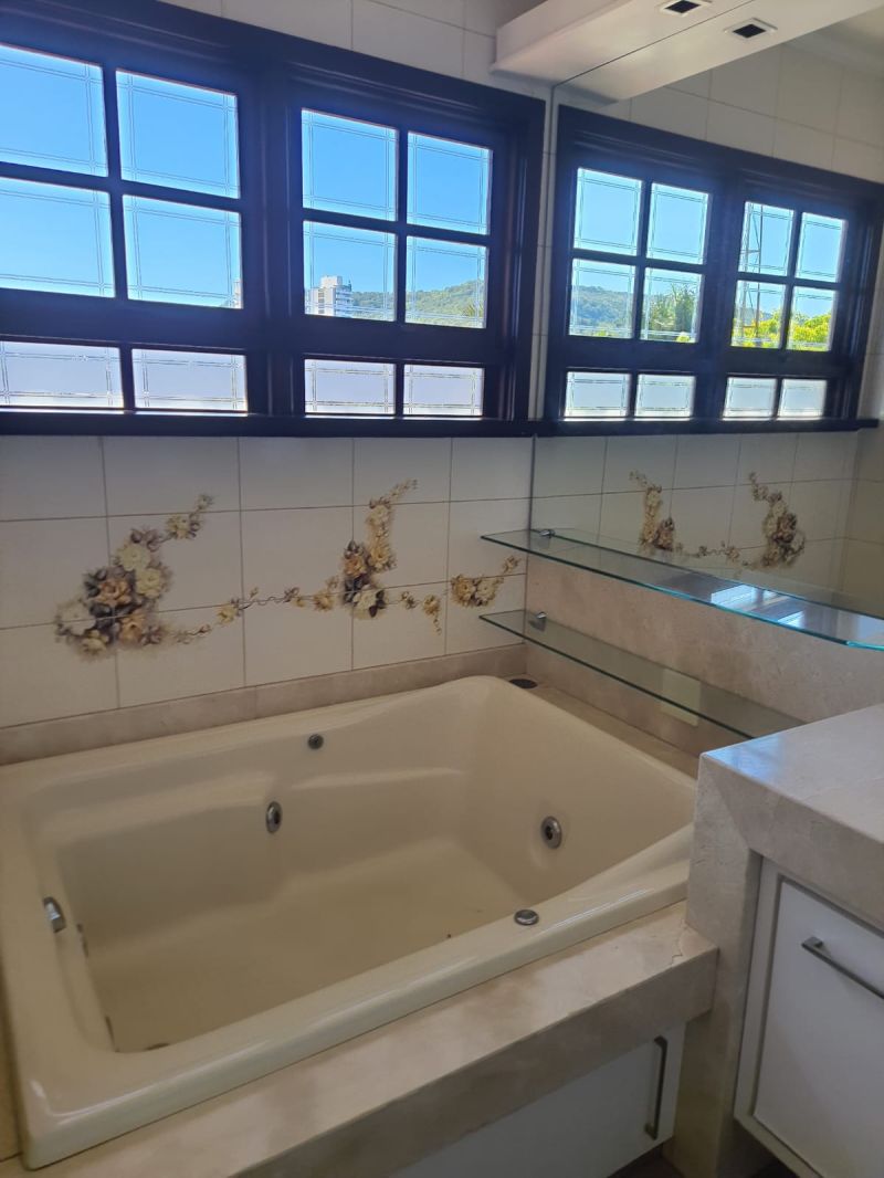 Apartamento com 3 quartos e 2 banheiros para alugar no bairro Centro, Igrejinha