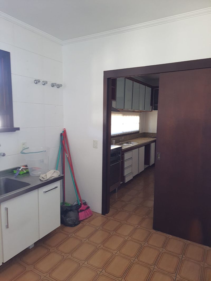 Apartamento com 3 quartos e 2 banheiros para alugar no bairro Centro, Igrejinha