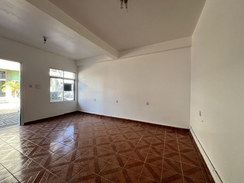 Sala com 1 banheiro para alugar no bairro Centro, Taquara