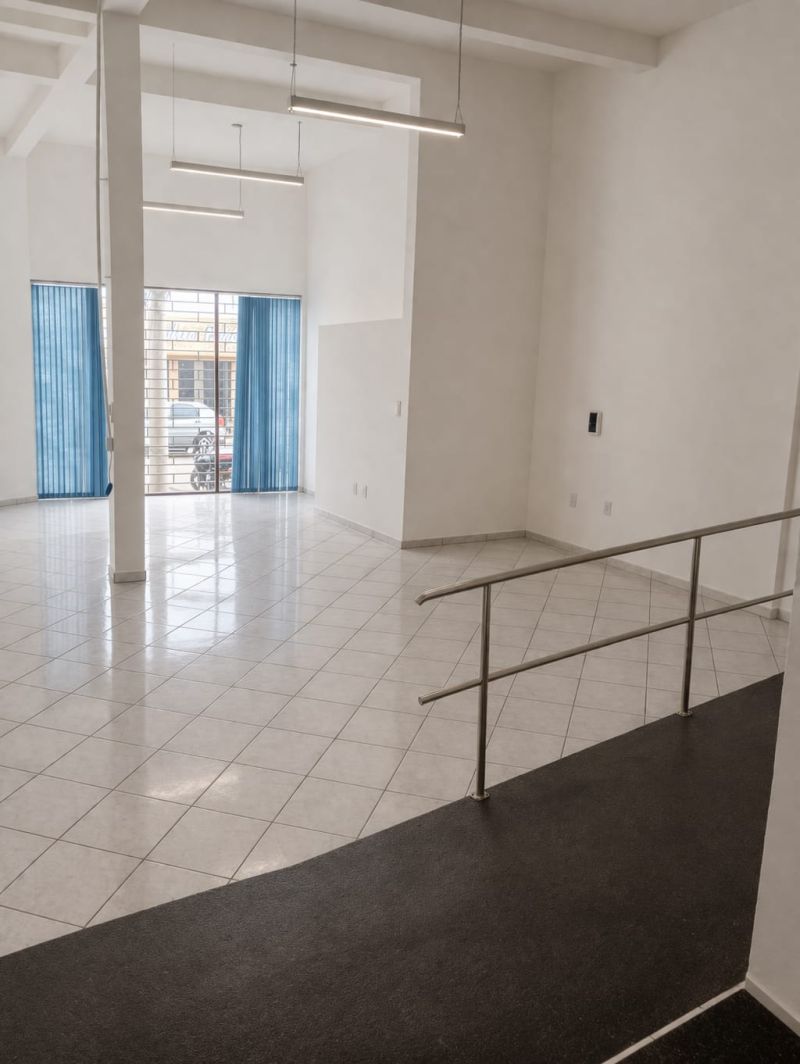 Prédio com 4 banheiros e 660m² para alugar no bairro Guaruja, Parobe