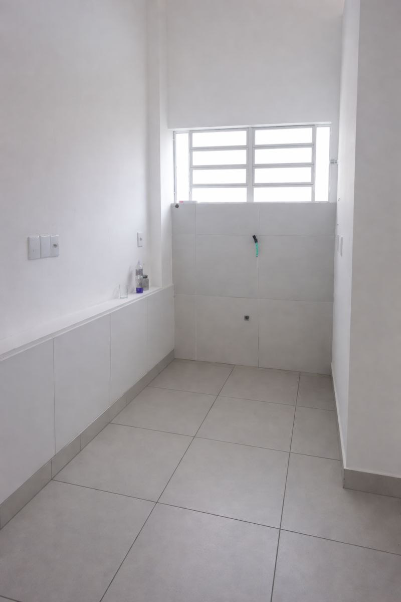 Sala com 2 banheiros para alugar no bairro Centro, Parobe