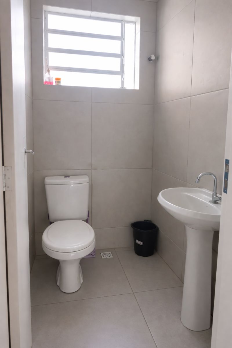 Sala com 2 banheiros para alugar no bairro Centro, Parobe